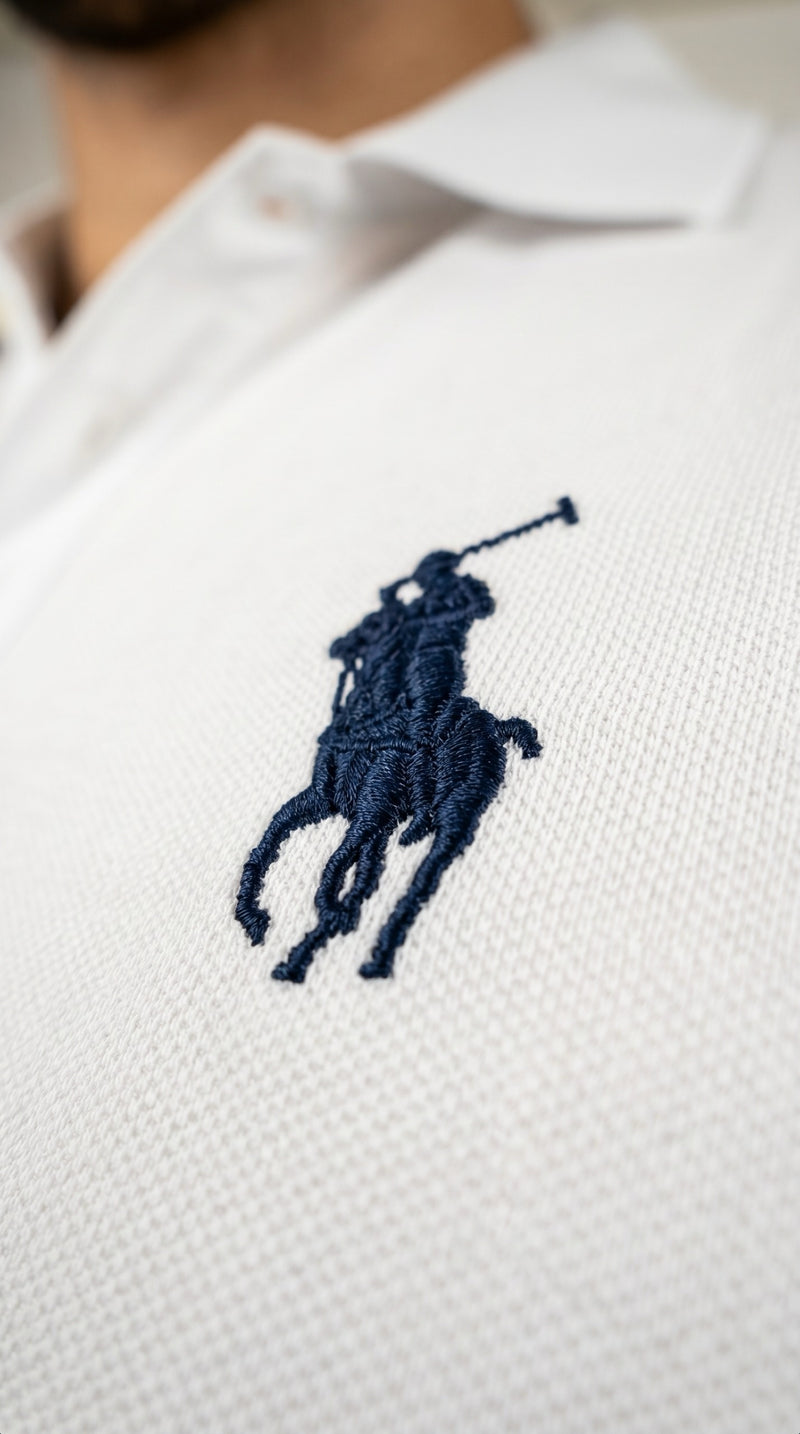 Polo tshirt in white.