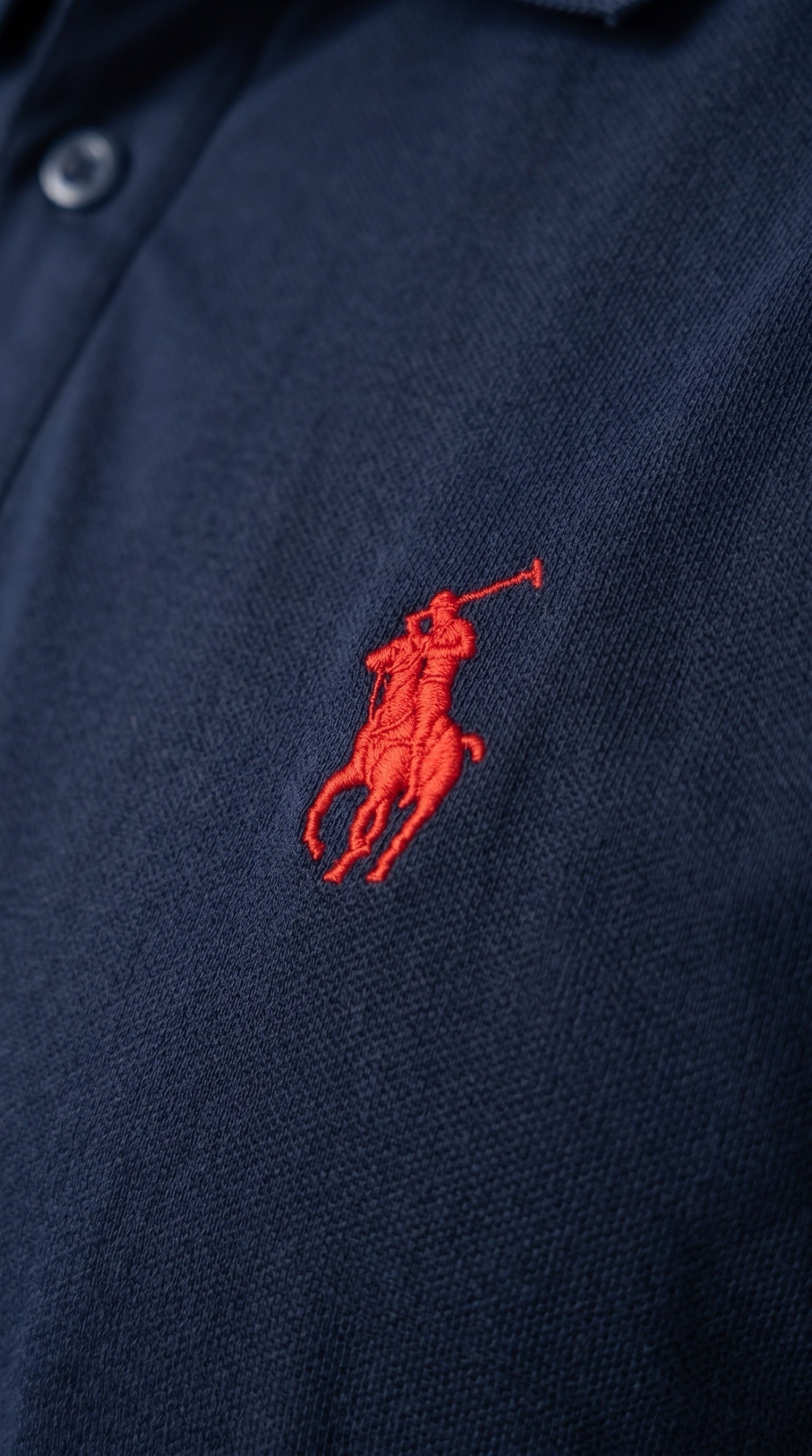 Polo tshirt in navy.
