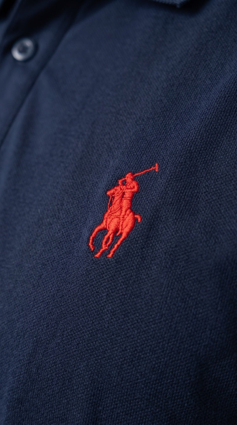 Polo tshirt in navy.