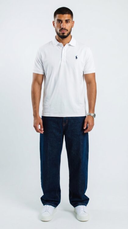Polo tshirt in white.